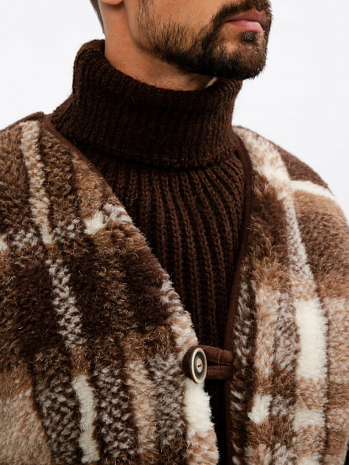 Жилет меховой из верблюжьей шерсти на пуговицах рис. Клетка 